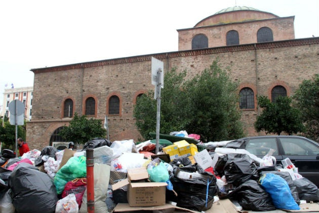 Θεσσαλονίκη: Στους δρόμους τα απορριμματοφόρα για την αποκομιδή των σκουπιδιών